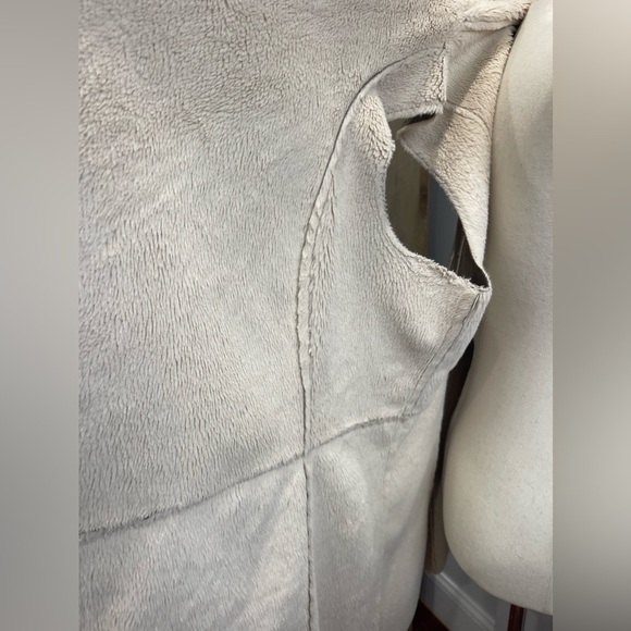 Dolce Cabo Faux Fur Vest - Picture 6 of 8